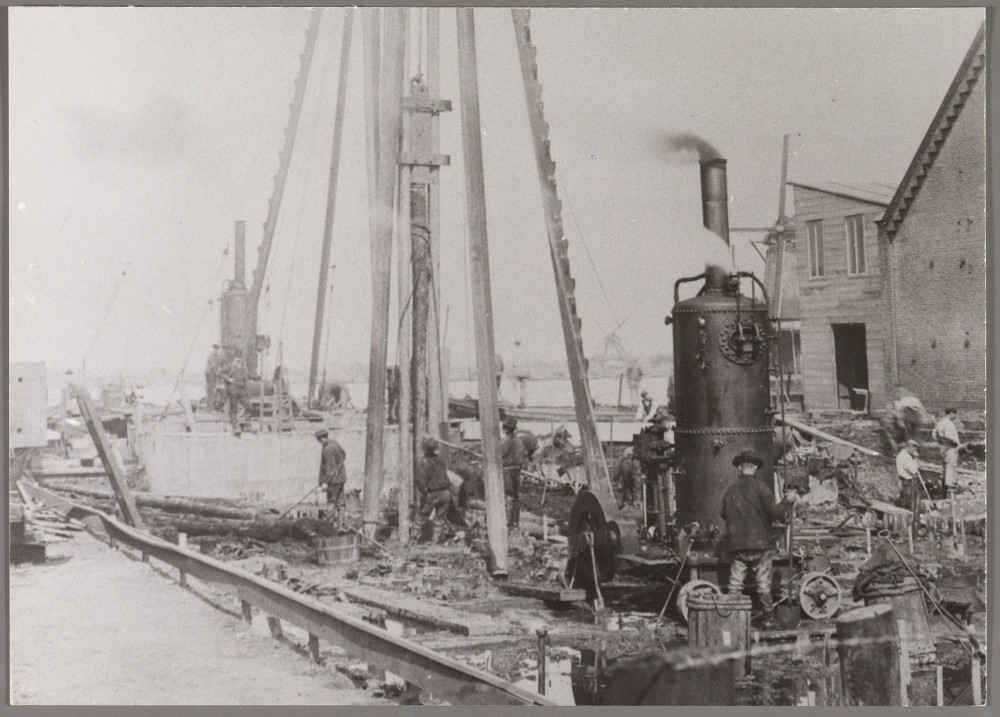 Stoomheimachine bij uitbreiding fabriek 1909 2113433