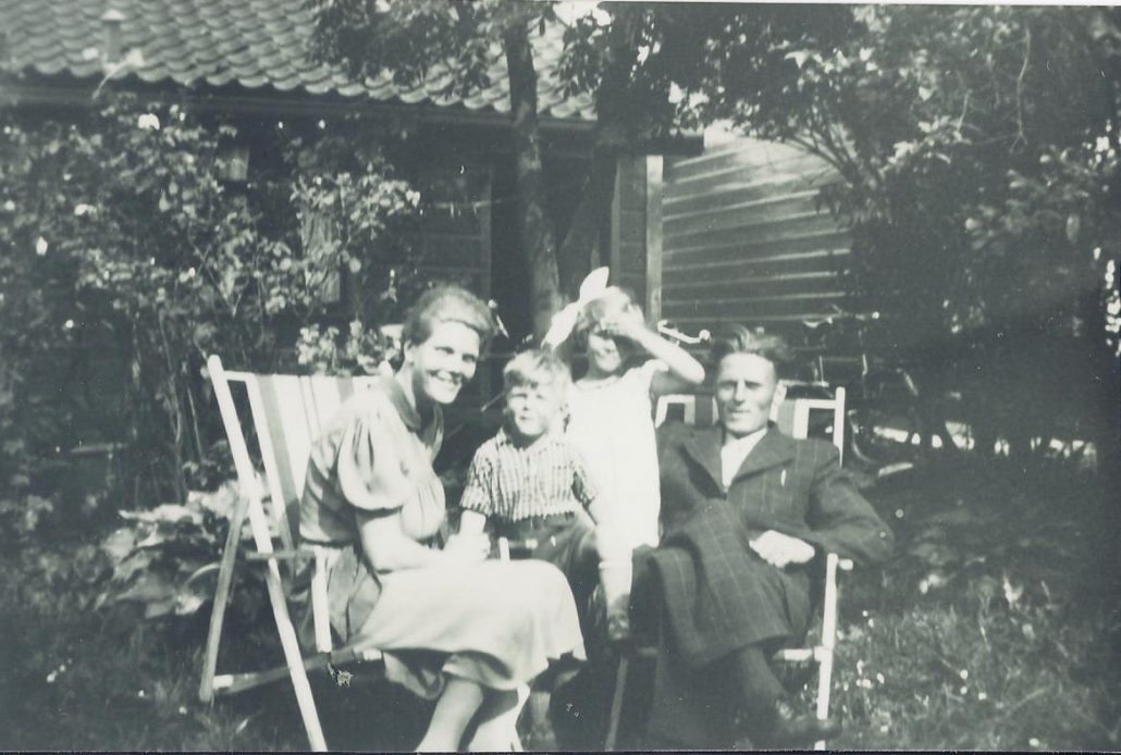 Annie-en-Jan-Zaaijer-met-hun-kinderen-rond-1940-collectie-Ron-1-1030x694