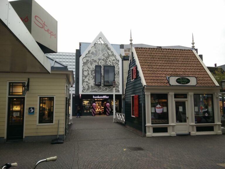 Nieuw, sexy geveltje voor Hunkemöller Zaandam De Orkaan