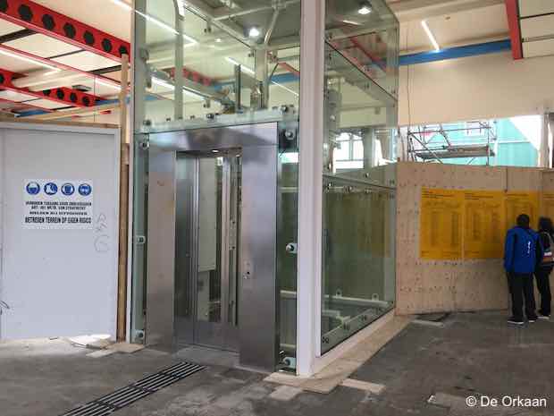 Zus Verlengen compact Nieuwe glazen lift voor station Zaandam - De Orkaan