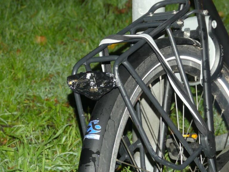 Fietser Raakt Gewond Na Botsing Met Bestelbus - De Orkaan